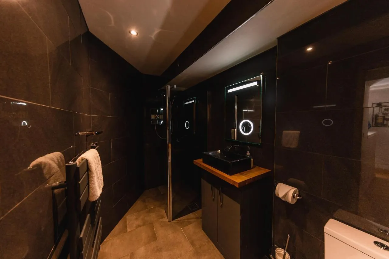 Superb Luxury Quality Central Apartment On Canal Edinburgh United Kingdom