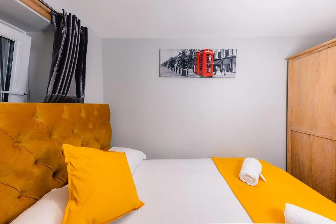 Superb Luxury Quality Central Apartment On Canal Edinburgh