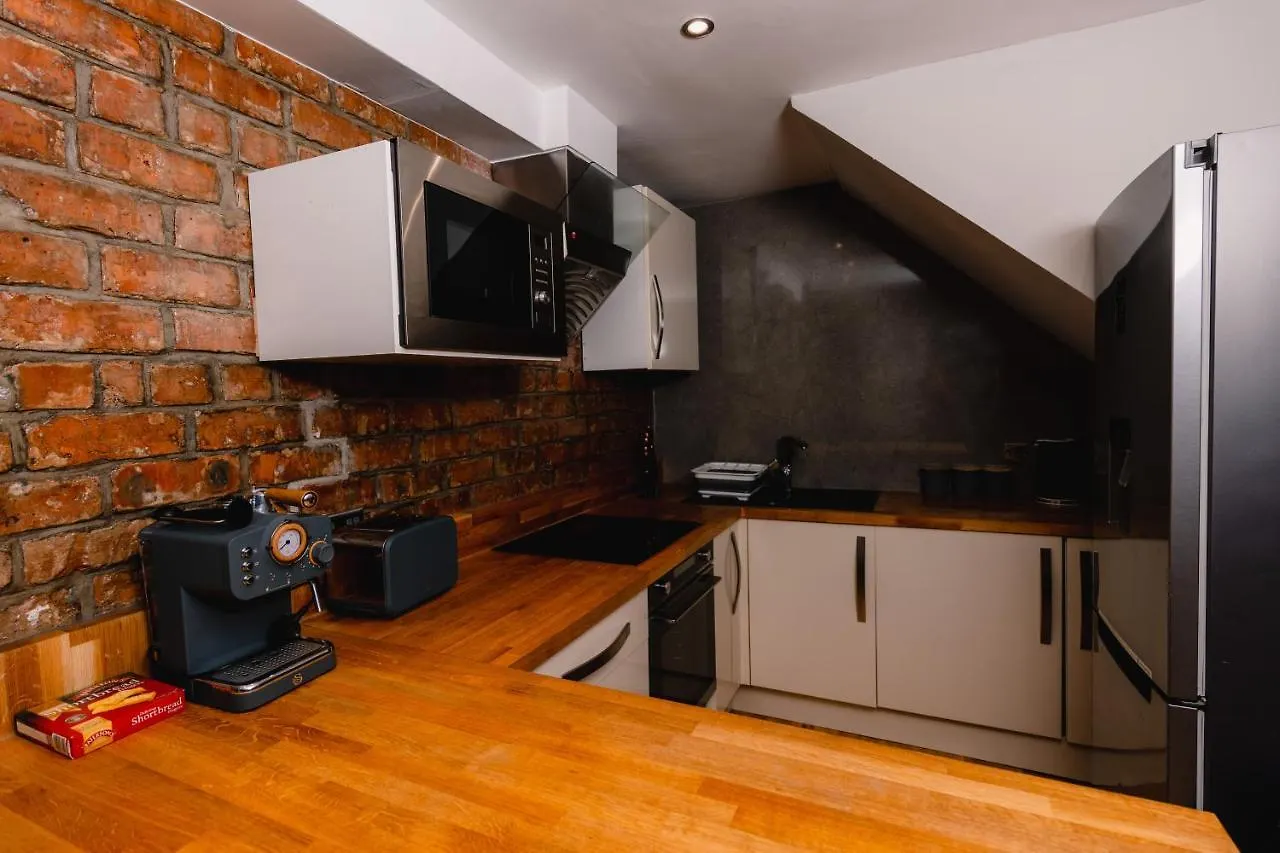 Superb Luxury Quality Central Apartment On Canal Edinburgh