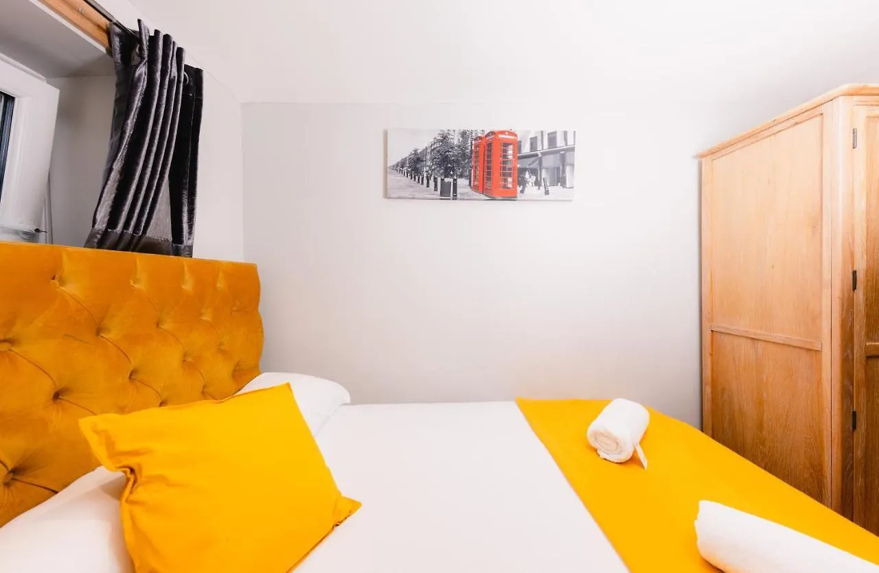 Superb Luxury Quality Central Apartment On Canal Edinburgh