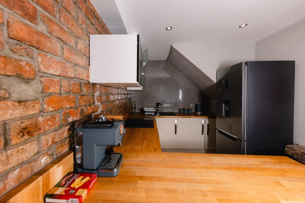 Superb Luxury Quality Central Apartment On Canal Edinburgh