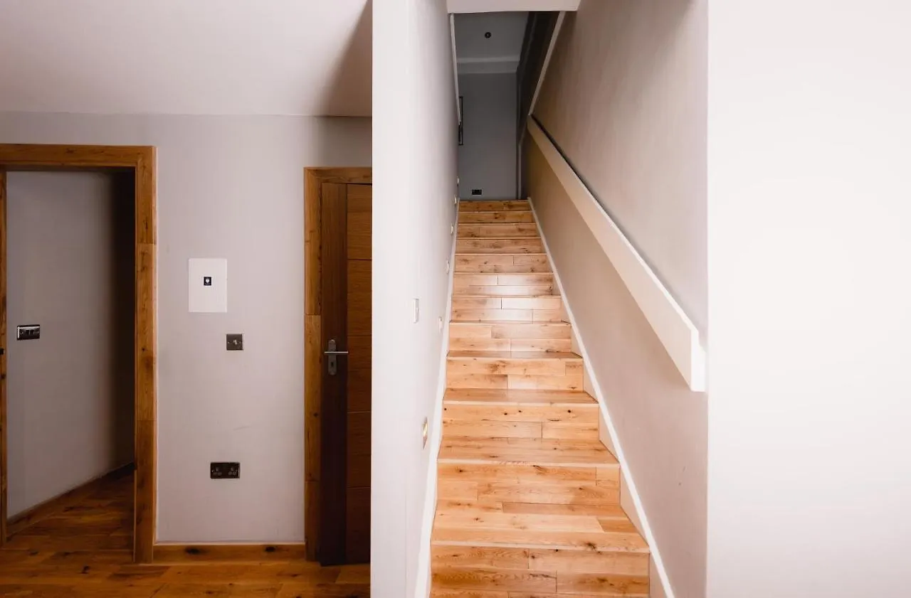 Superb Luxury Quality Central Apartment On Canal 爱丁堡 英国