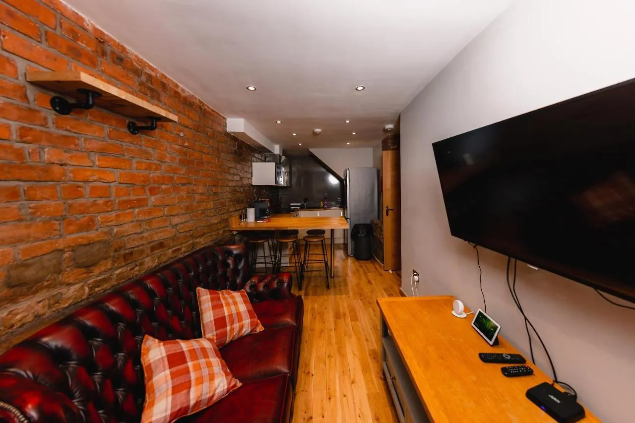 Superb Luxury Quality Central Apartment On Canal 爱丁堡