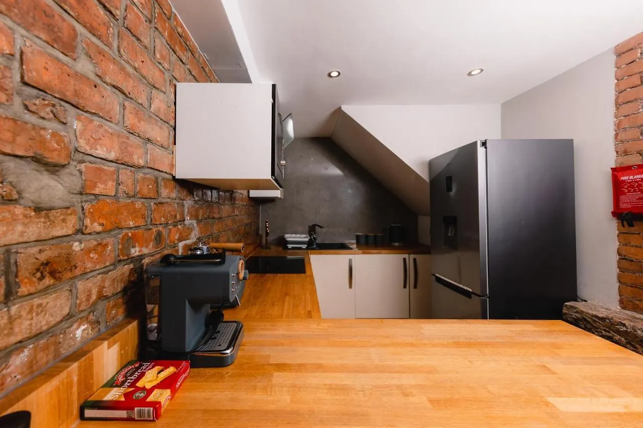 Superb Luxury Quality Central Apartment On Canal 爱丁堡