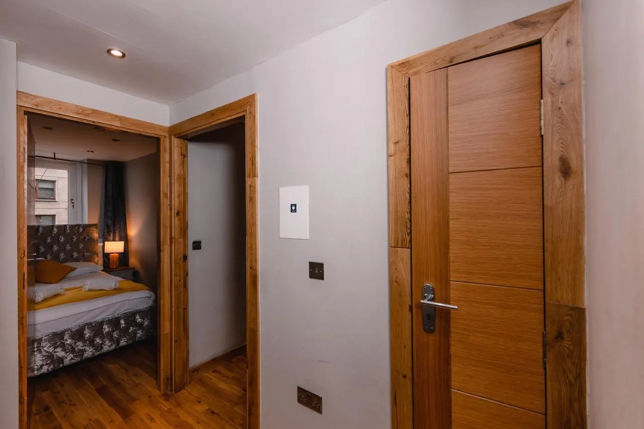 Superb Luxury Quality Central Apartment On Canal 爱丁堡