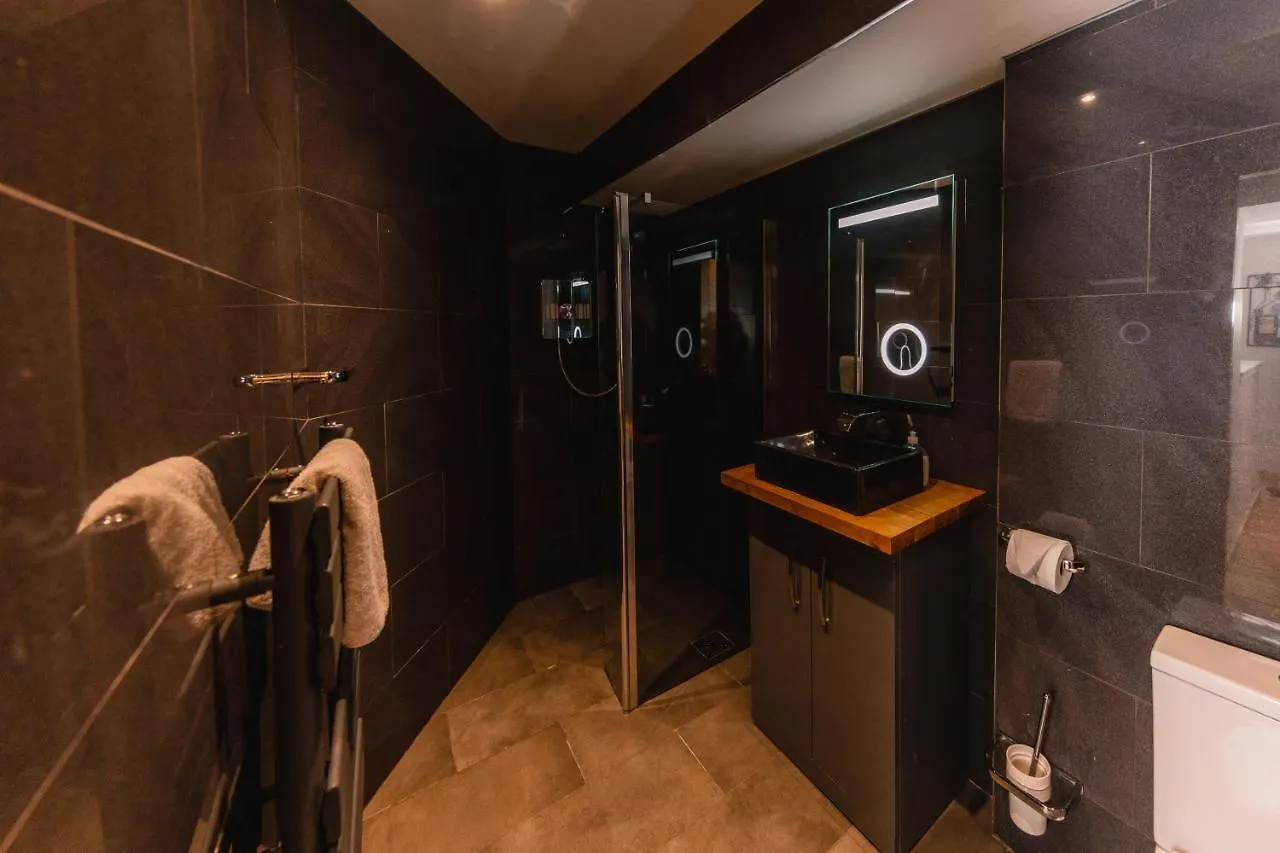 Superb Luxury Quality Central Apartment On Canal 爱丁堡