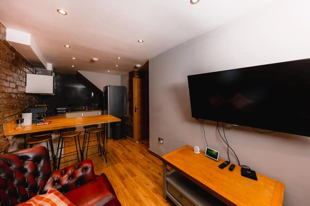Superb Luxury Quality Central Apartment On Canal 爱丁堡