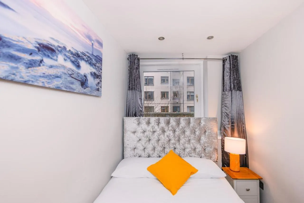 Superb Luxury Quality Central Apartment On Canal 爱丁堡 英国