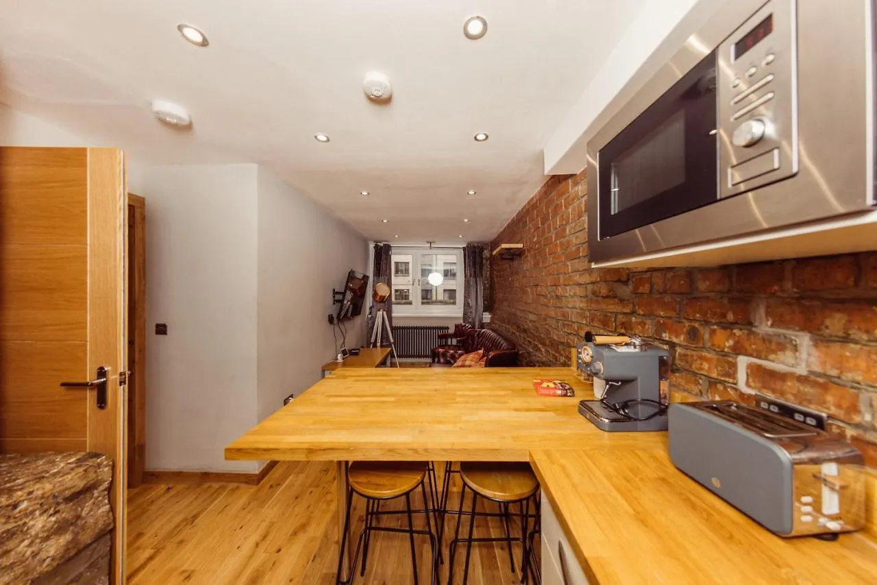 Superb Luxury Quality Central Apartment On Canal 爱丁堡 英国