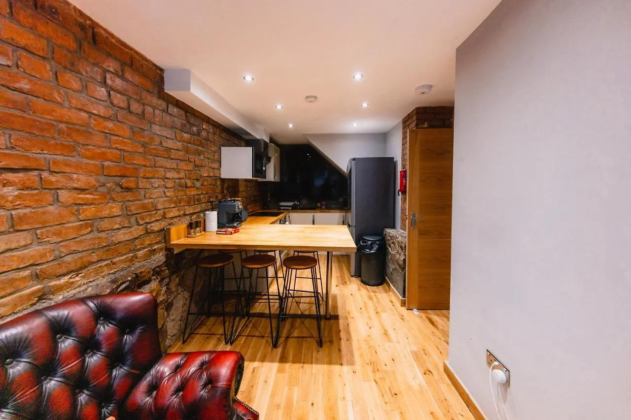 Superb Luxury Quality Central Apartment On Canal 爱丁堡