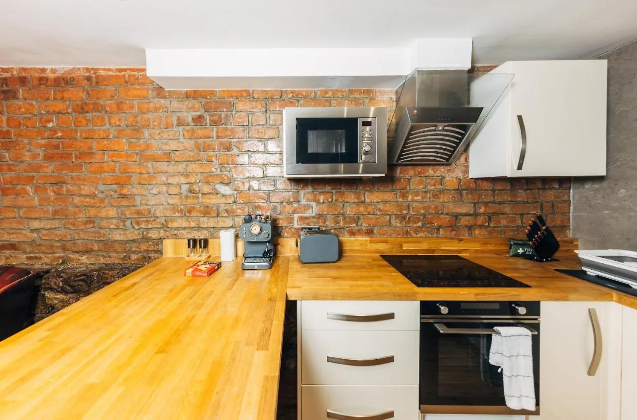 Superb Luxury Quality Central Apartment On Canal 爱丁堡