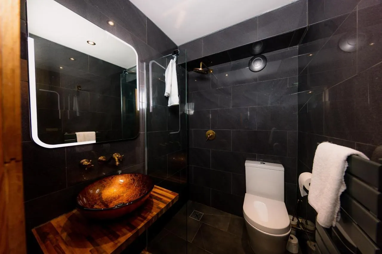 Superb Luxury Quality Central Apartment On Canal 爱丁堡